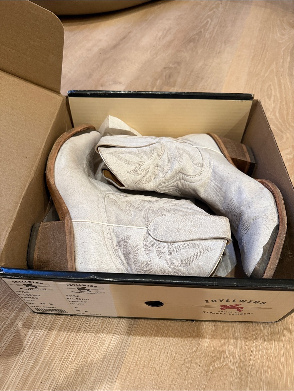 Idyllwind White Western Boots with Embroidered Upper